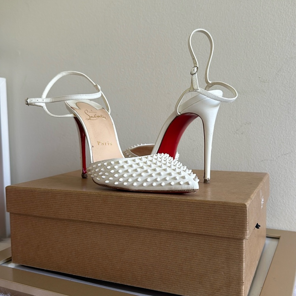 Christian Louboutin heals size 38 neige